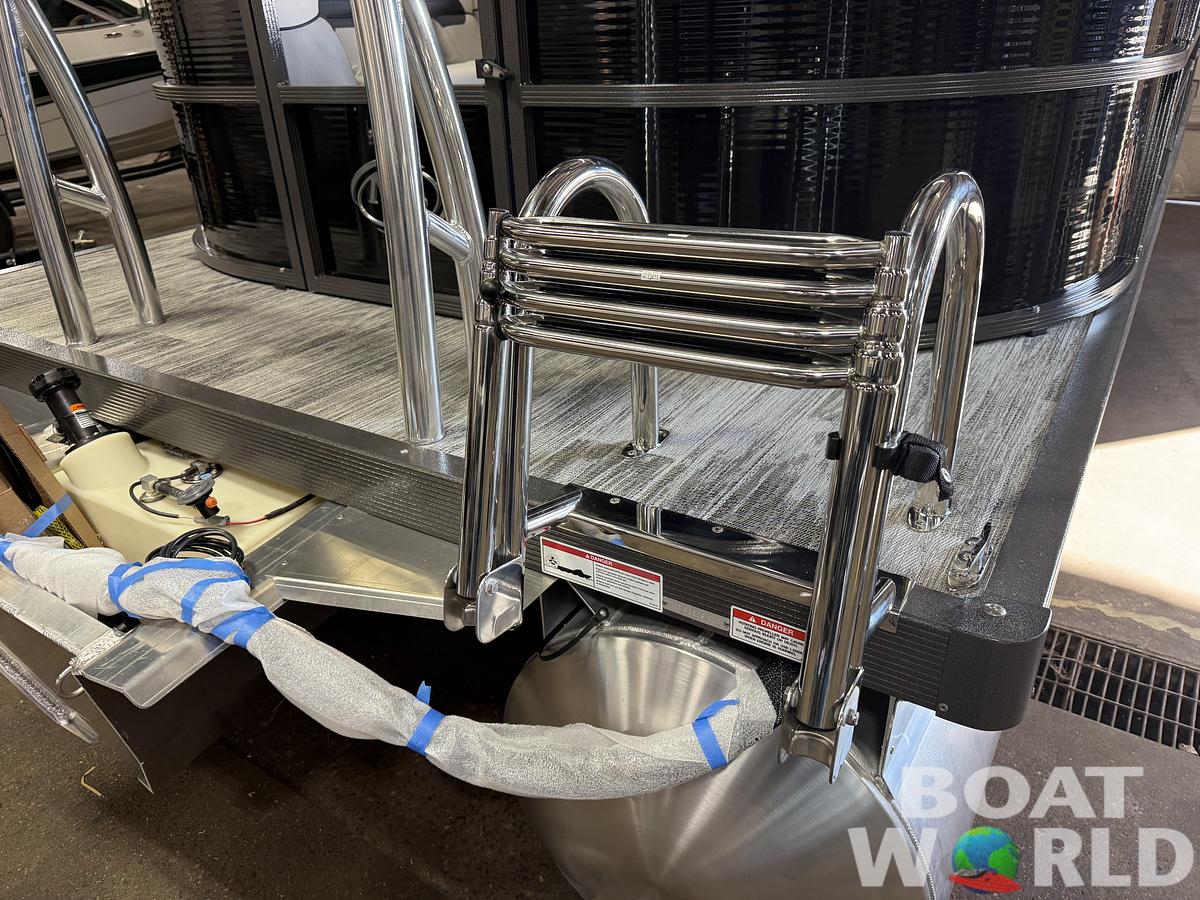 2026 Montego Bay 8522 DL Quad Lounge Tritoon