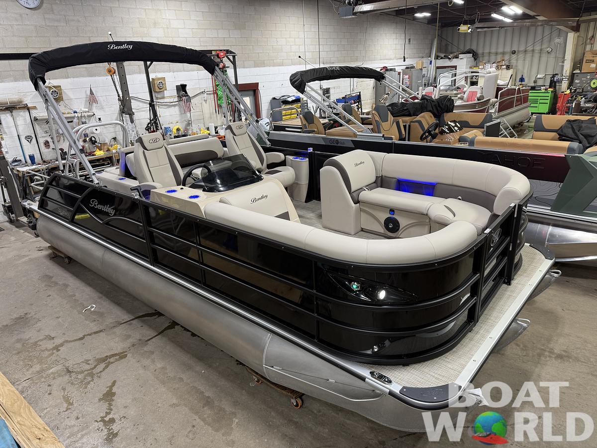 2025 Bentley Pontoons Legacy 223 Swingback Tritoon & Honda 4-Stroke EFI