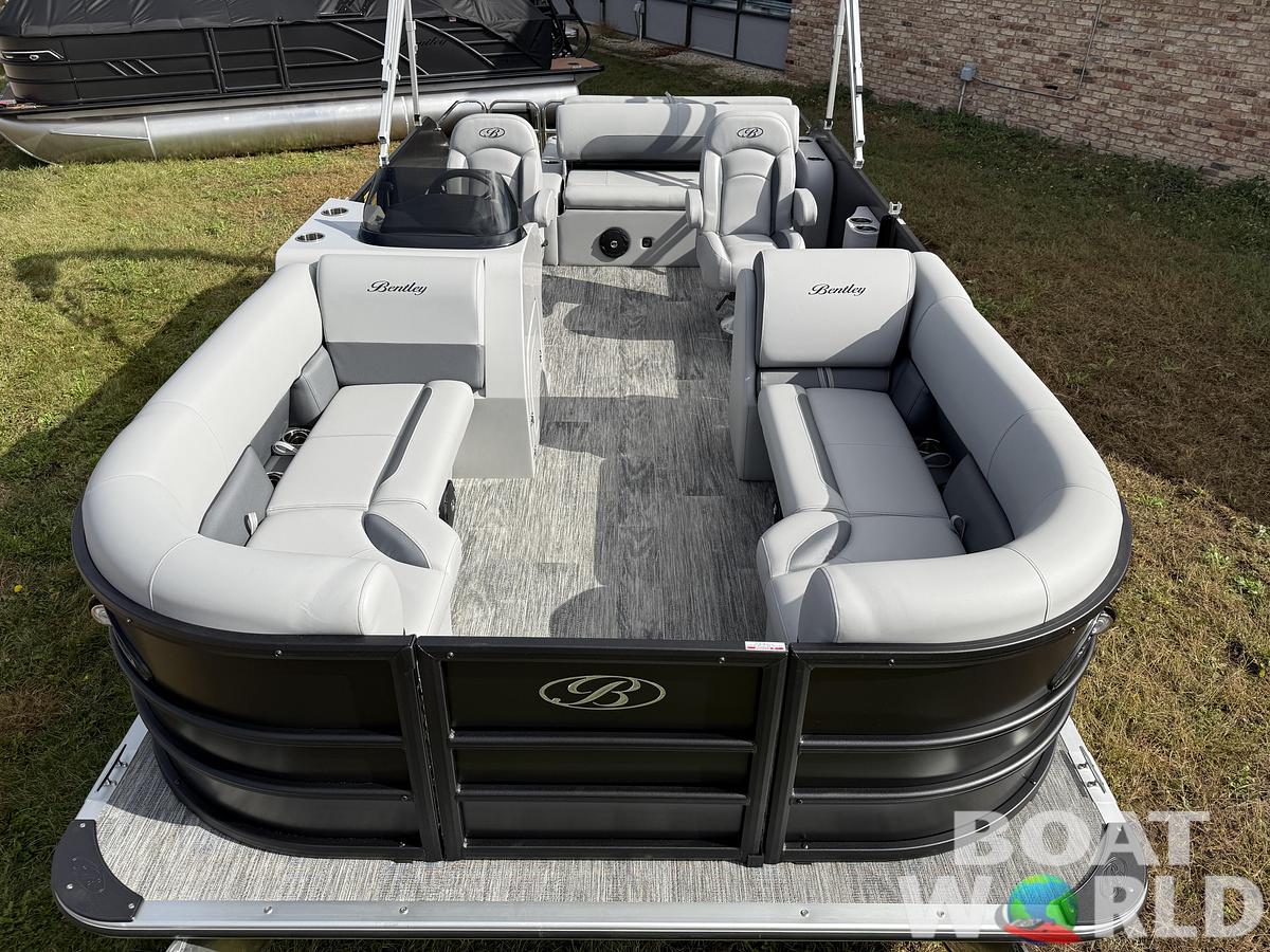 2026 Bentley Pontoons Legacy 220 Swingback 