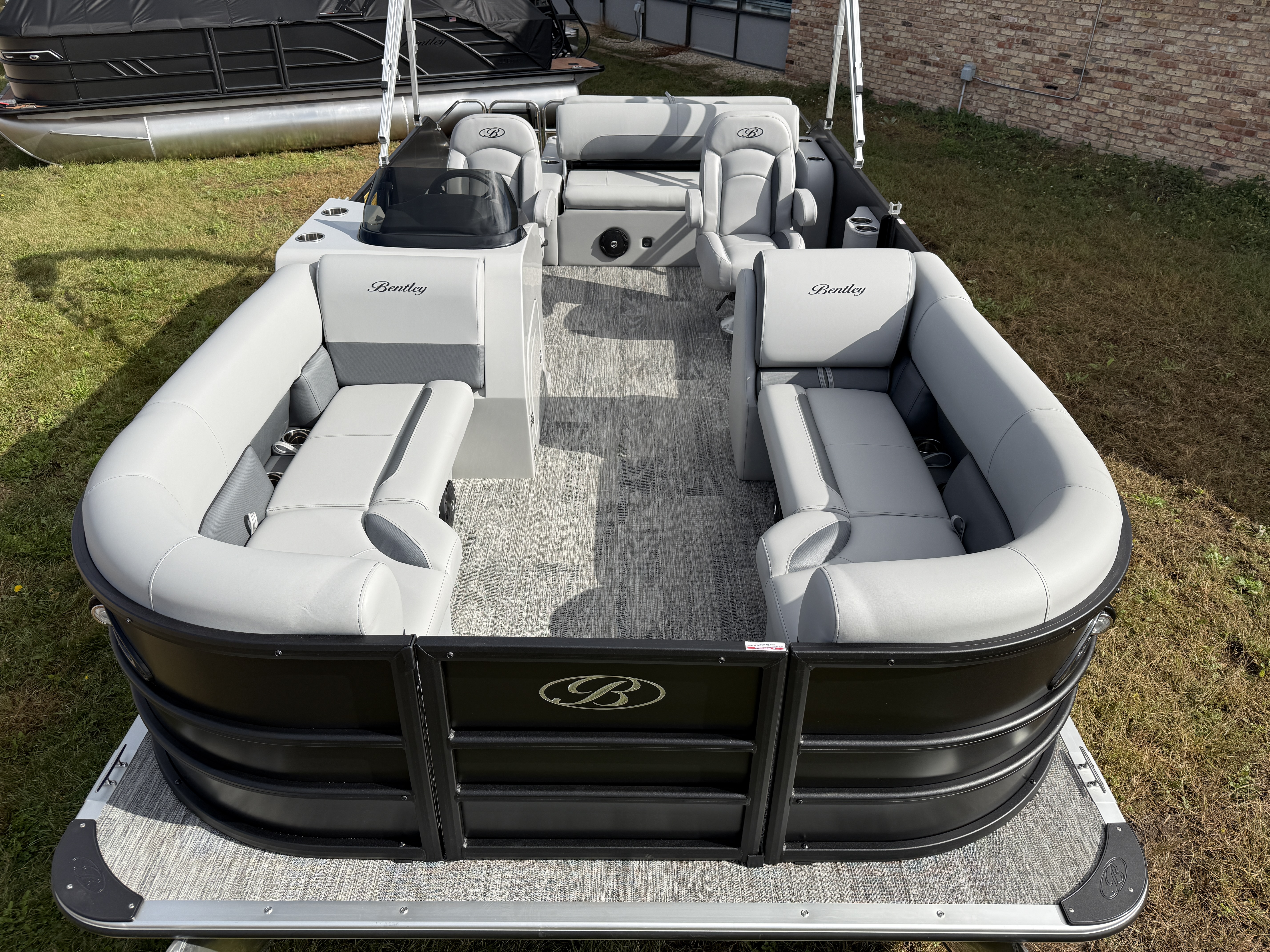 2026 Bentley Pontoons Legacy 220 Swingback 