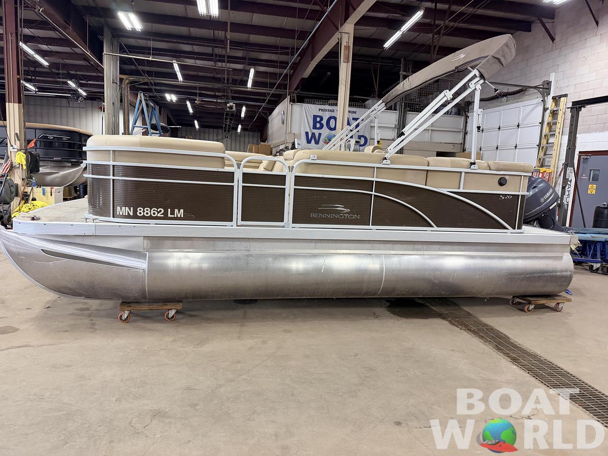 Used 2016 Bennington 20 SLM & 50HP Yamaha 4Stroke -$19,995