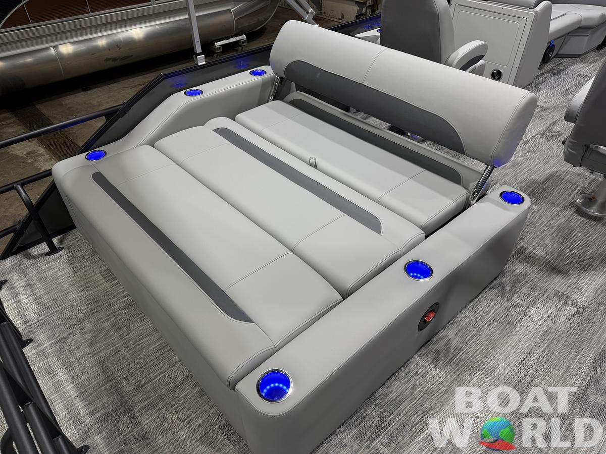 2026 Bentley Pontoons Legacy 220 Swingback 