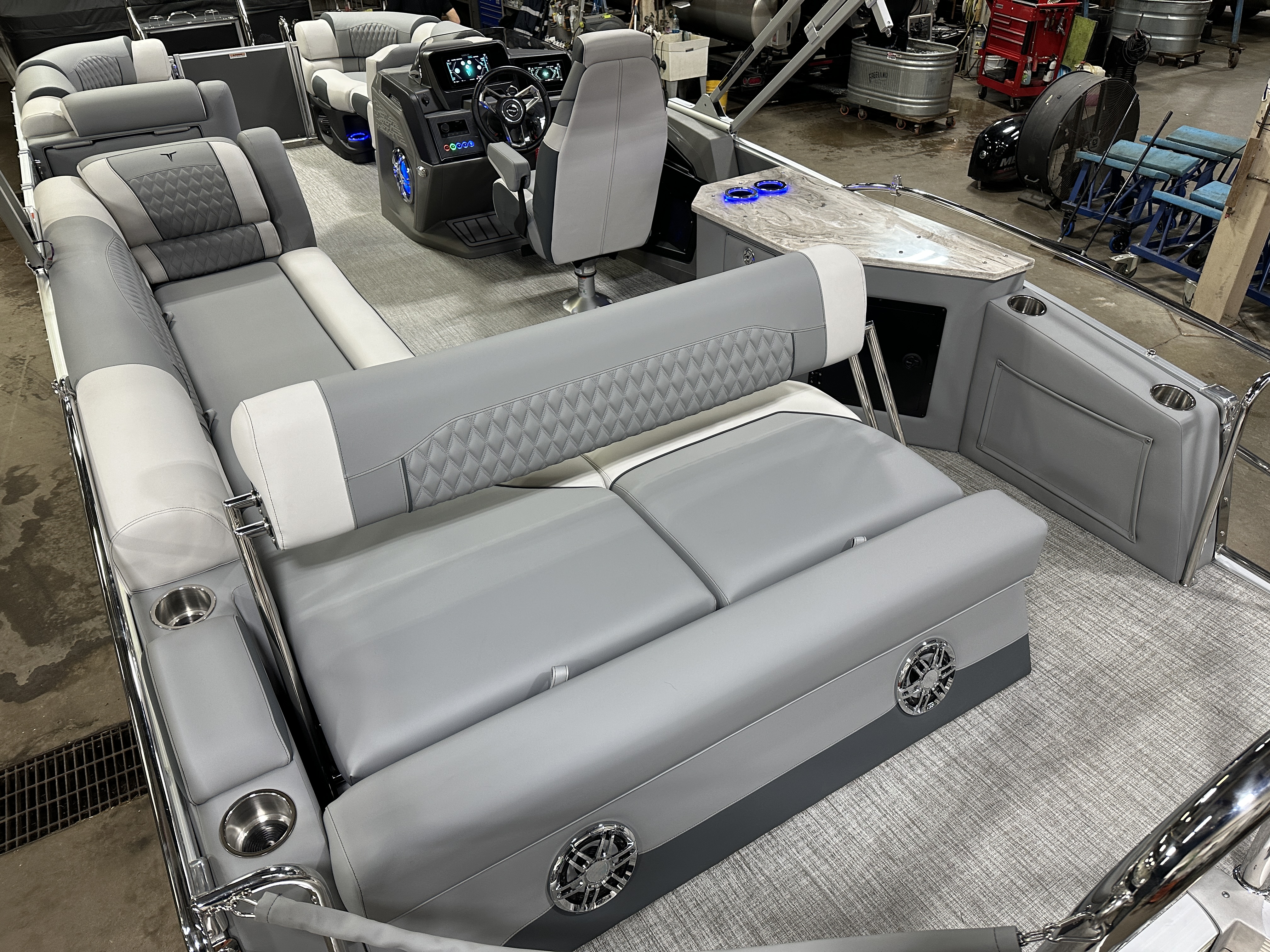 2025 Tahoe Pontoons Cascade 2385 Cruise Rear Bench (CRB) & Honda 4-Stroke EFI