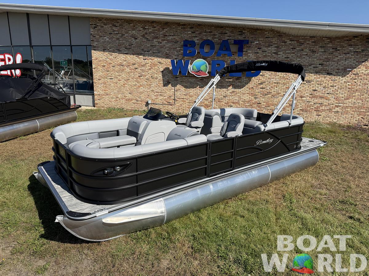 2025 Bentley Pontoons Legacy 220 Navigator Quad Lounge & Honda 4-Stroke EFI