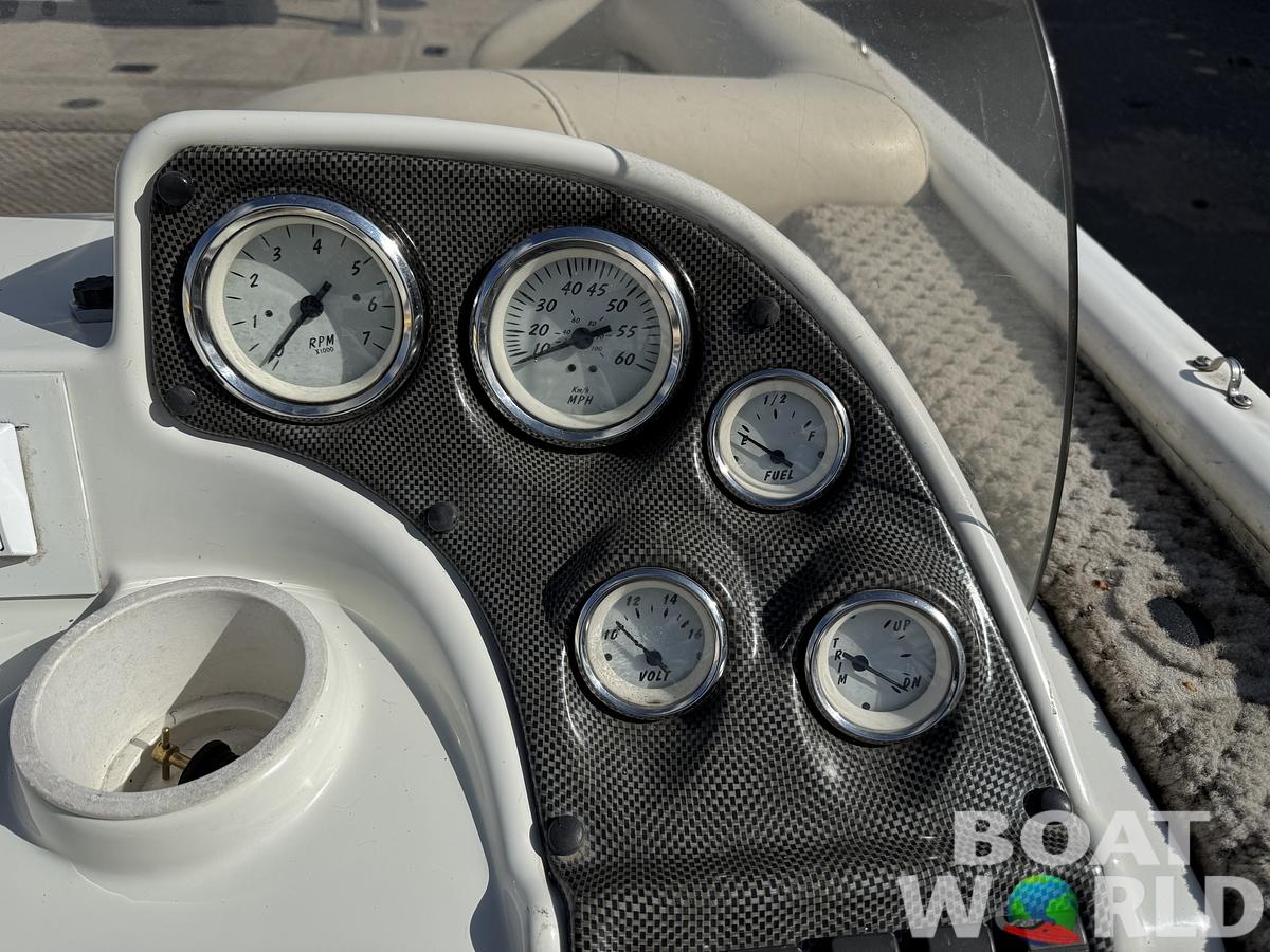 Used 2007 Lowe Suncruiser Tahiti 224 Deck Boat