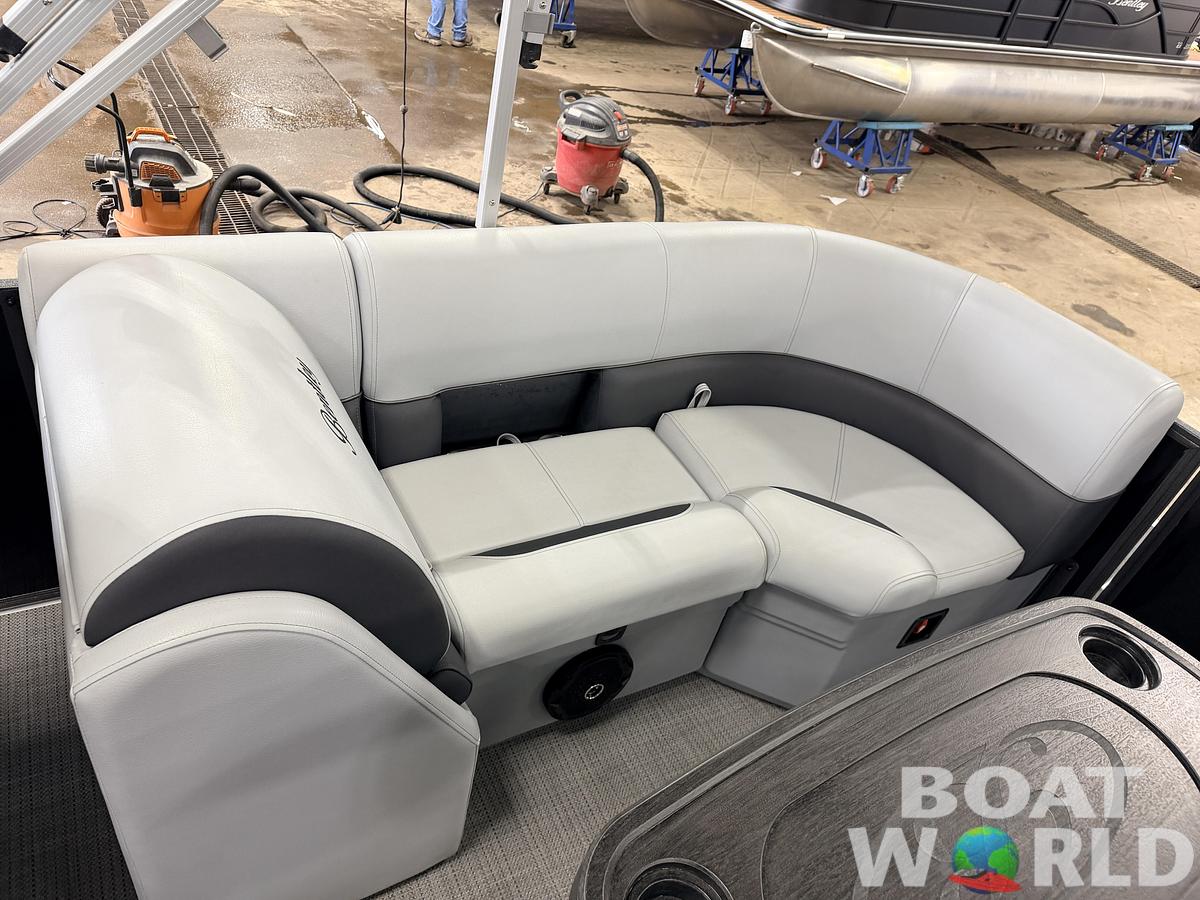 Used 2024 Bentley Legacy 223 150HP Navigator Tritoon - $47995