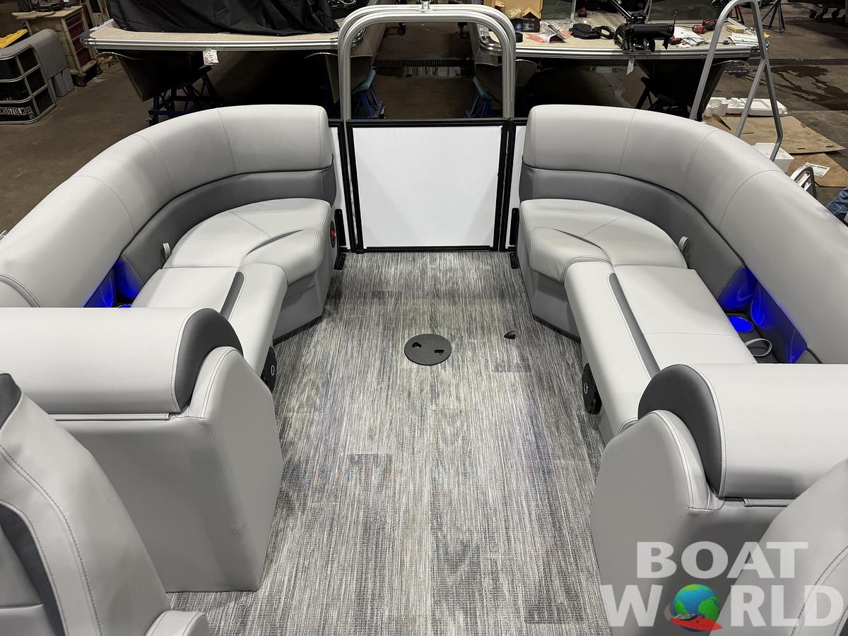 2026 Bentley Pontoons Legacy 223 Navigator Quad Lounge Tritoon