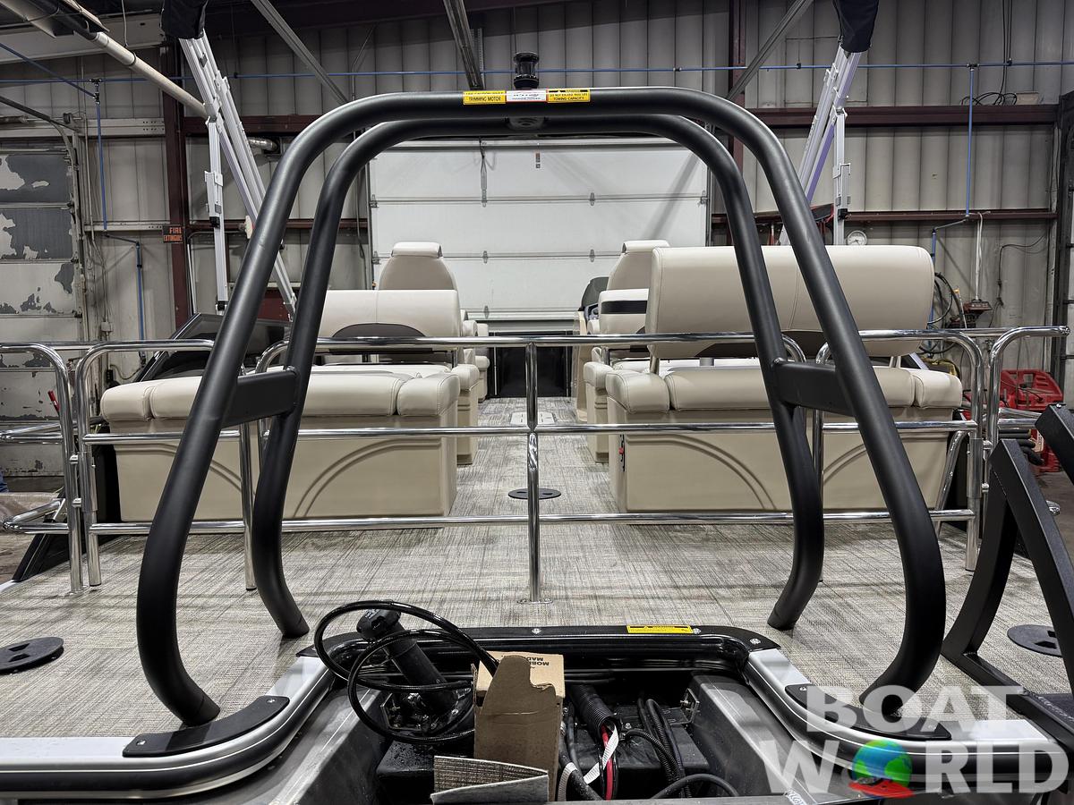 2026 Bentley Pontoons Legacy 223 QSB Swingback Tritoon 