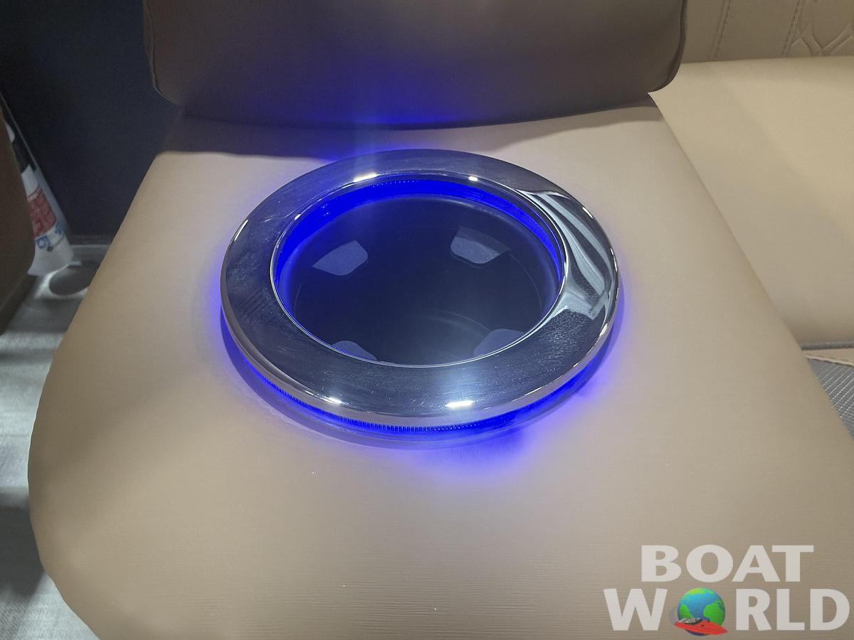 2026 Tahoe Pontoons LTZ 2385 Elite Windshield Tritoon