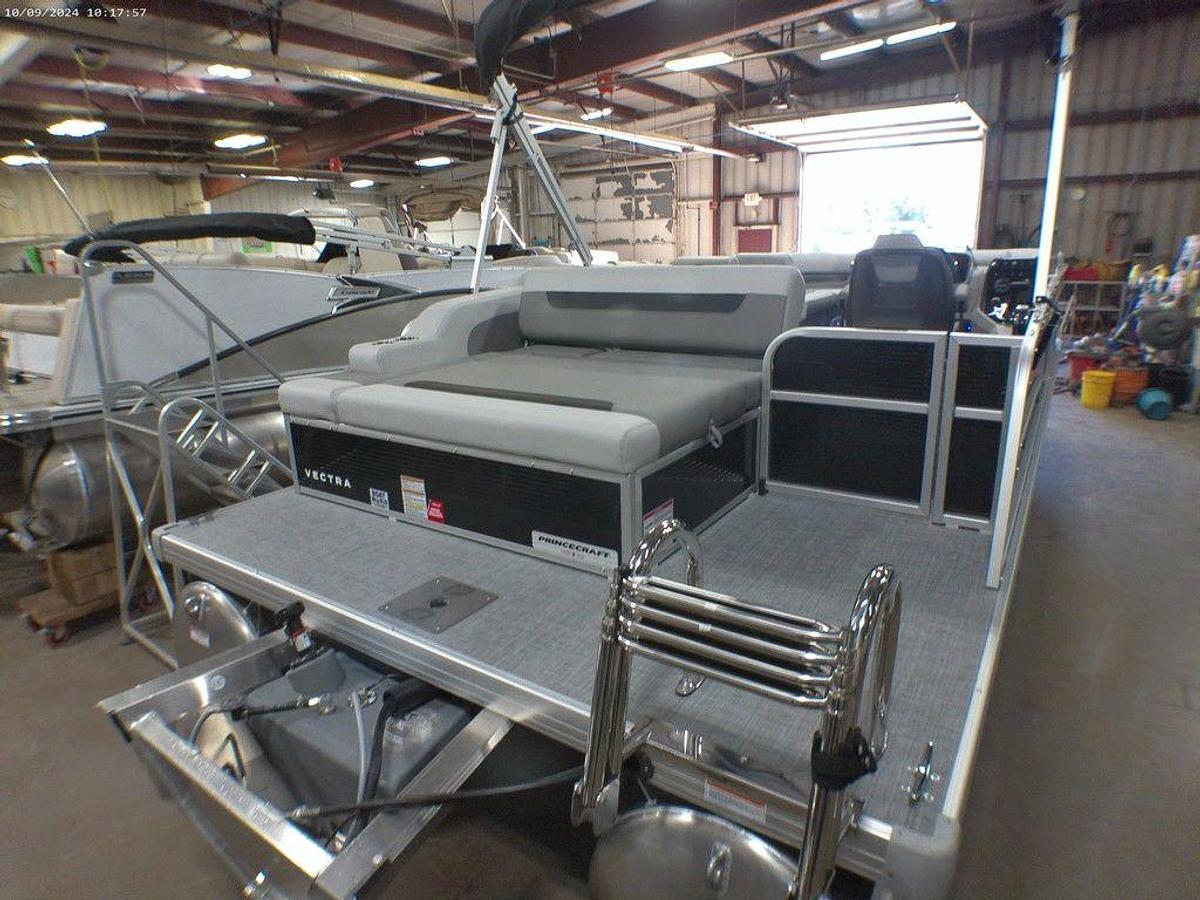 2025 Princecraft Vectra 23 RL Swingback Lounge Pontoon & Mercury 4-Stroke EFI