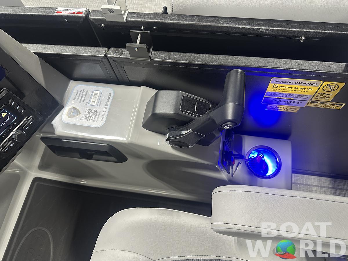 2025 Bentley Pontoons Elite 223 Admiral Quad Lounge Tritoon & Honda 4-Stroke EFI