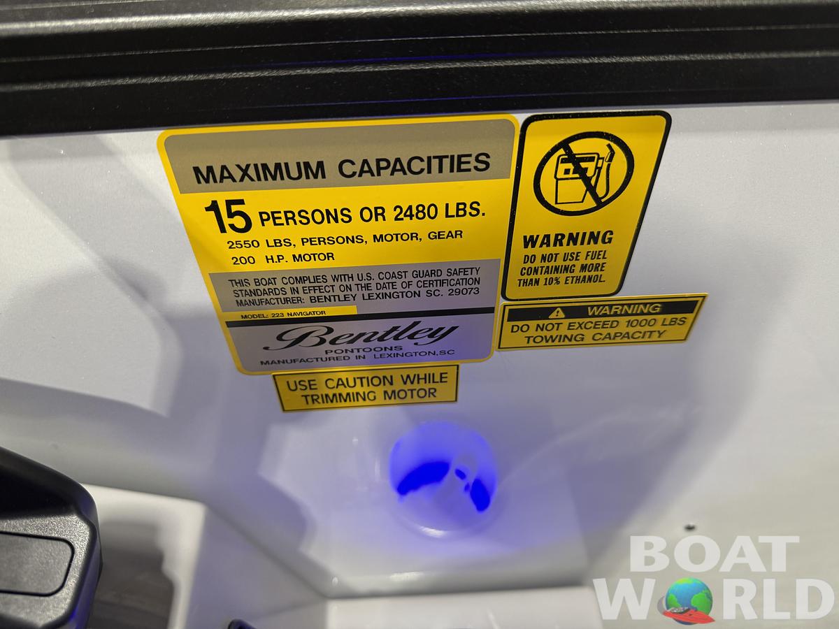 2026 Bentley Pontoons Legacy 223 Navigator Quad Lounge Tritoon