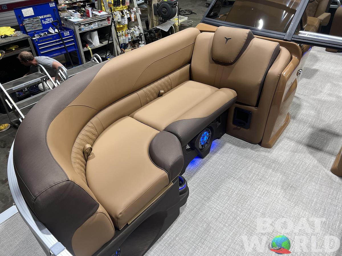 2026 Tahoe Pontoons LTZ 2385 Swingback (VRB) Windshield Tritoon