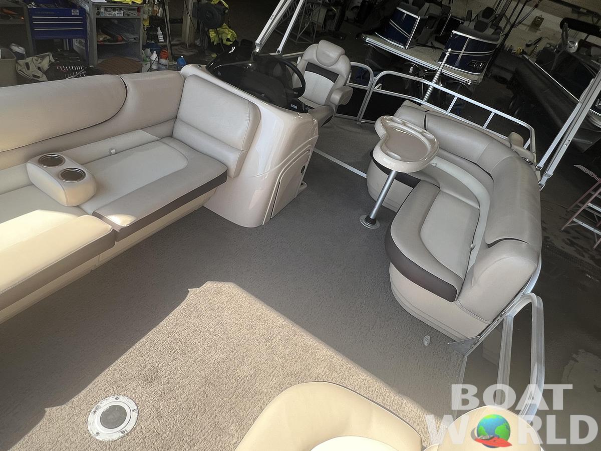 Used 2016 Sun Tracker Party Barge 22 DLX XP3 Tritoon & 150HP Mercury 4Stroke