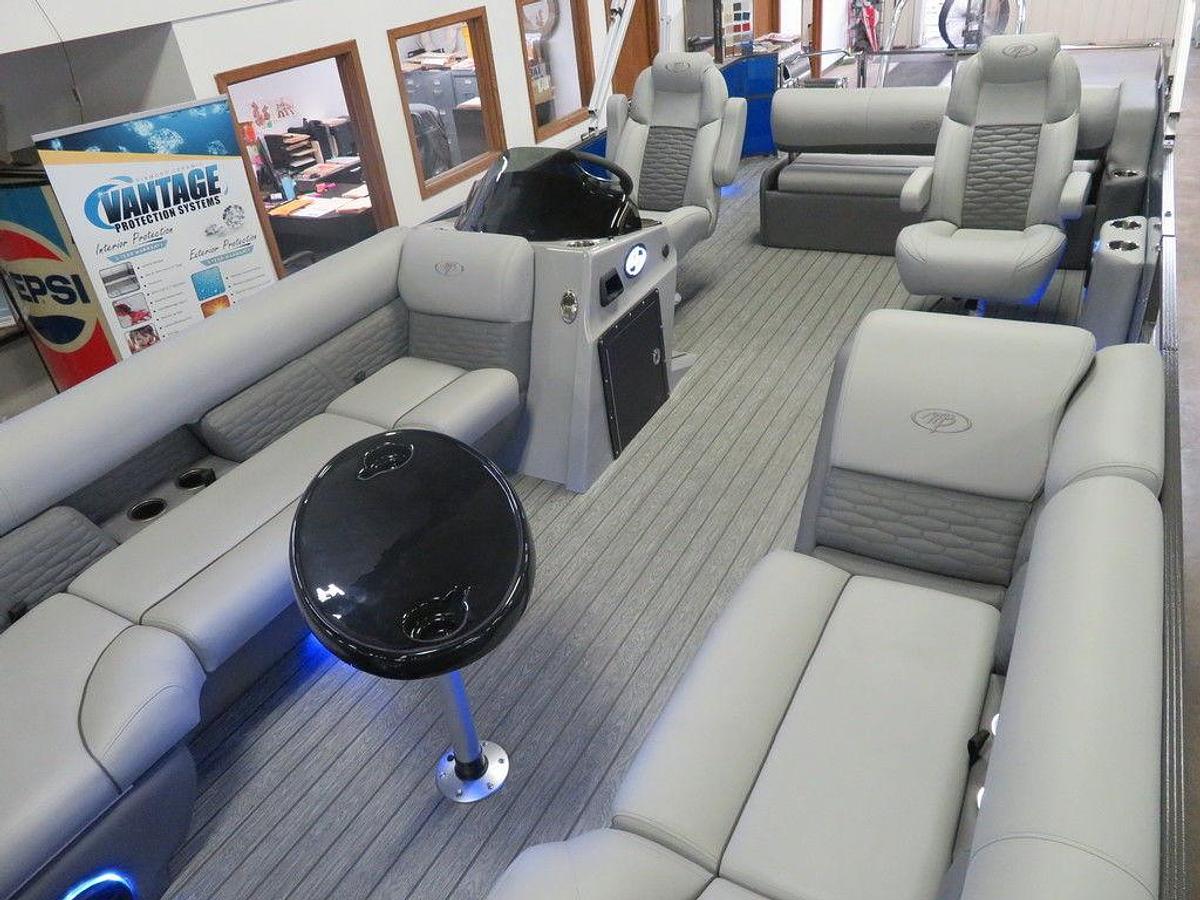 2023 Montego Bay ST8524 Swingback Tritoon Deluxe Pontoon & Honda 200HP 4-Stroke EFI