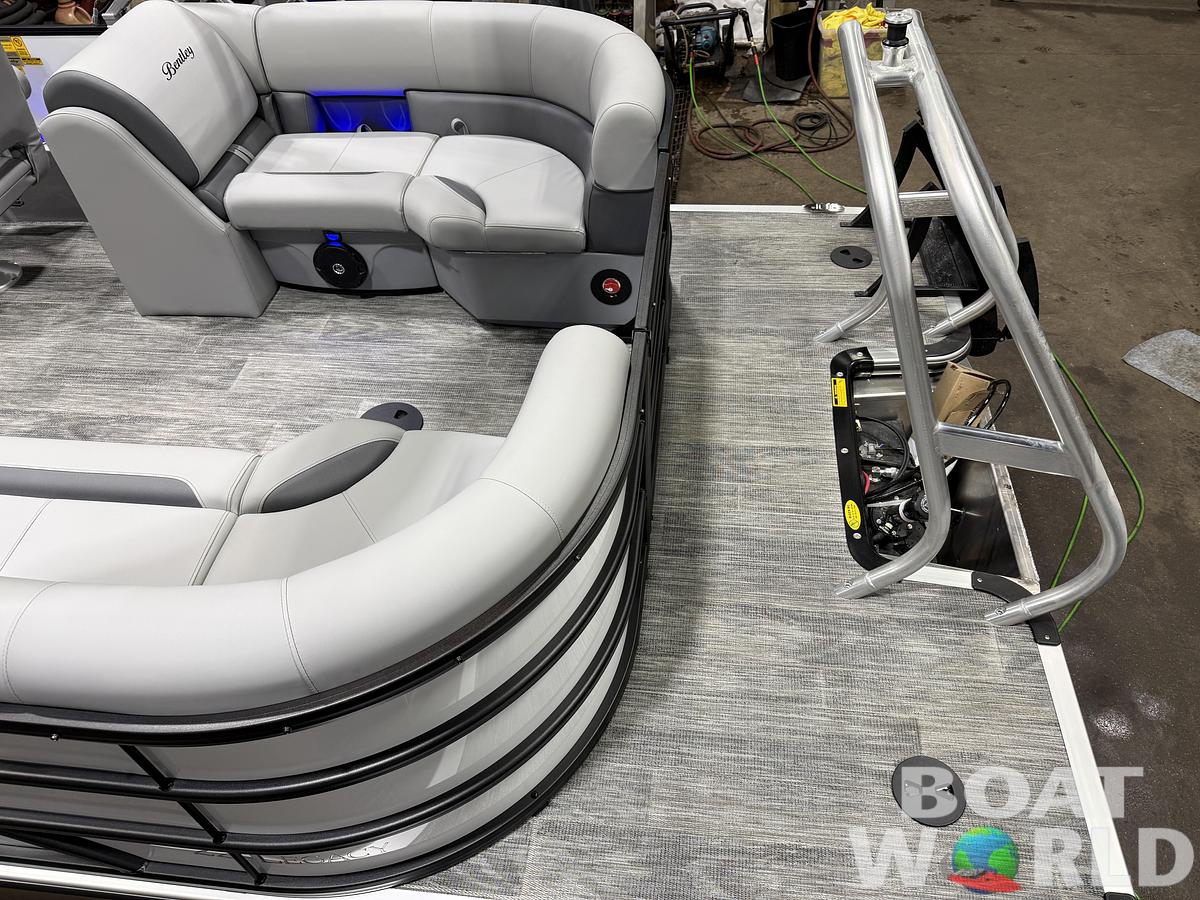 2026 Bentley Pontoons Legacy 223 Navigator Quad Lounge Tritoon