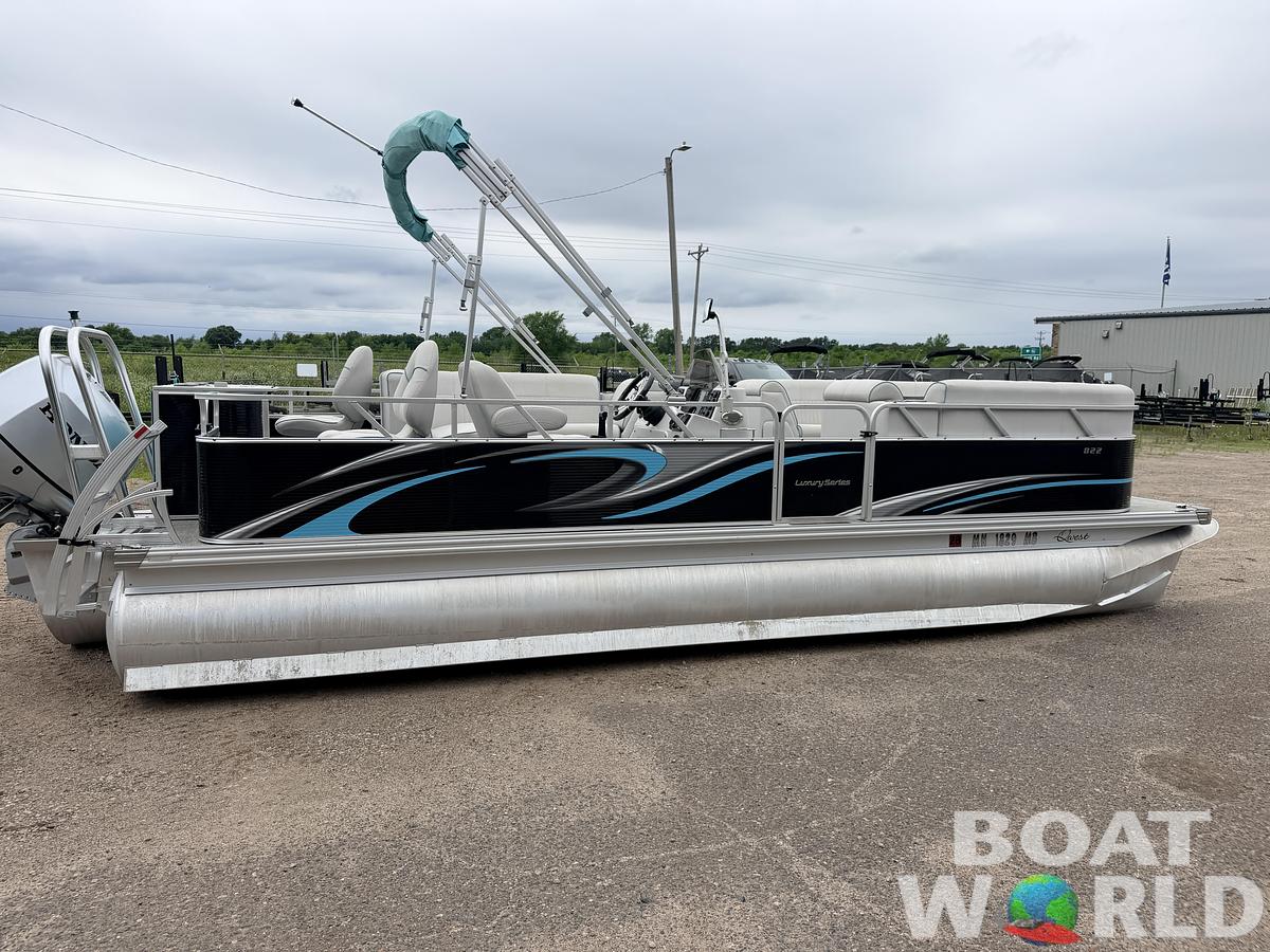 Used 2019 Qwest 822 LS Tritoon & 150HP Honda 4Stroke -$29,995
