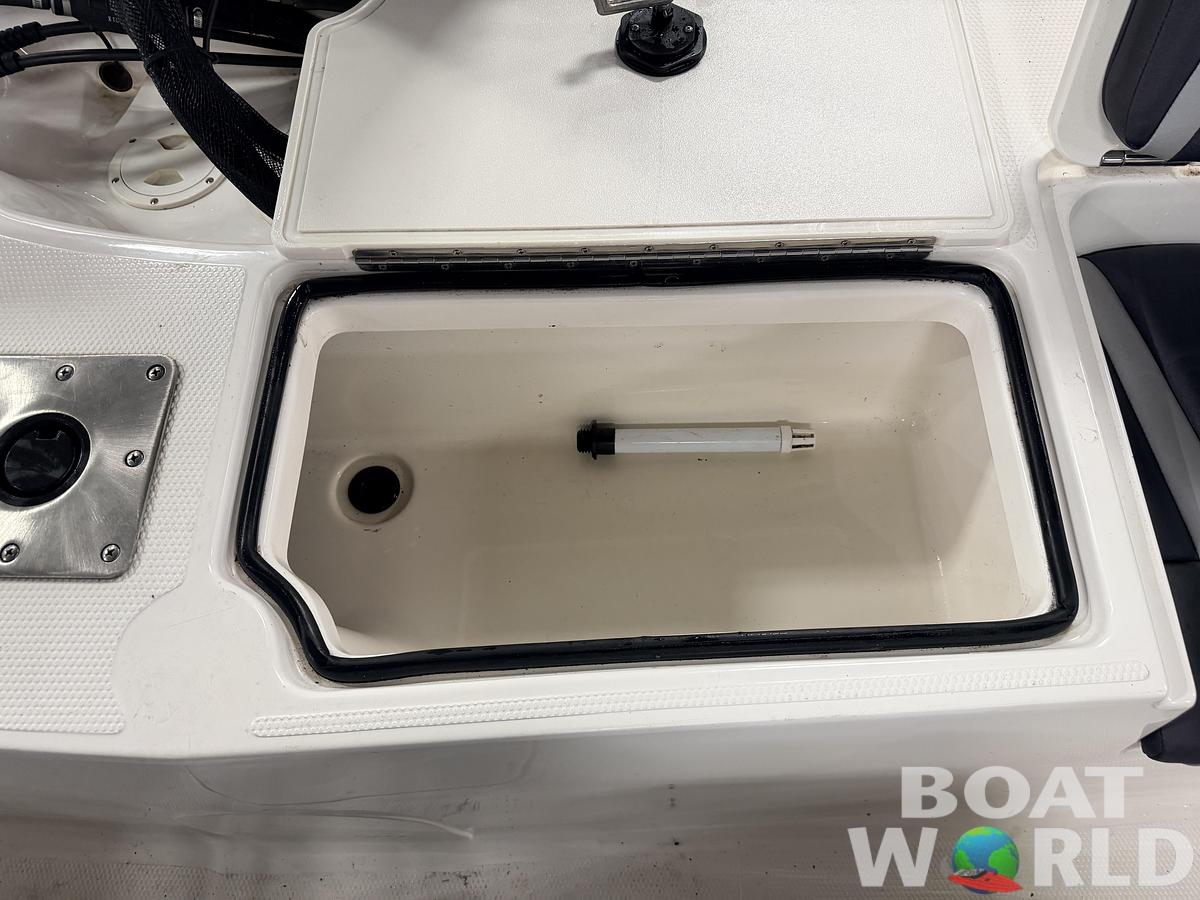 Used 2016 Larson FX 1850 DC Fiberglass Fishing Boat