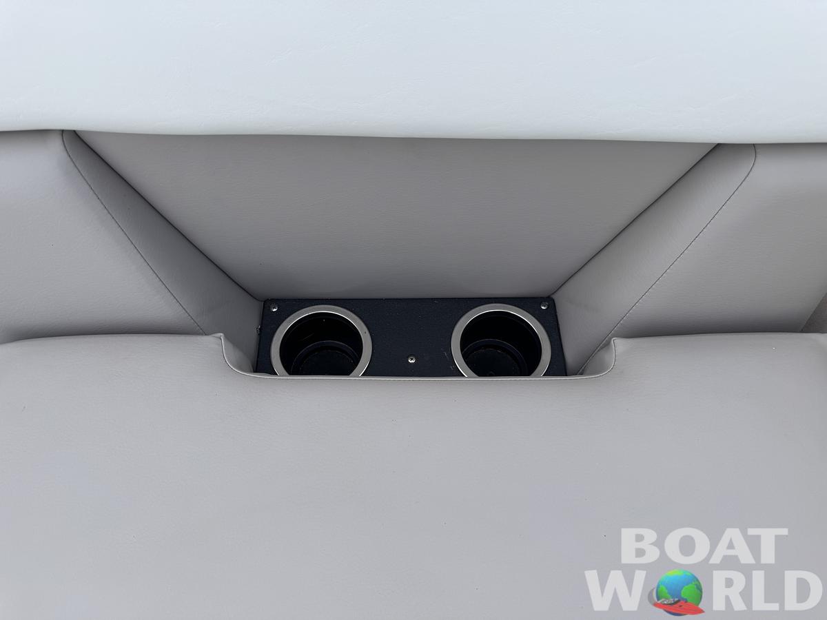 Used 2024 Princecraft Vectra 21 RL Dinette Swingback Pontoon