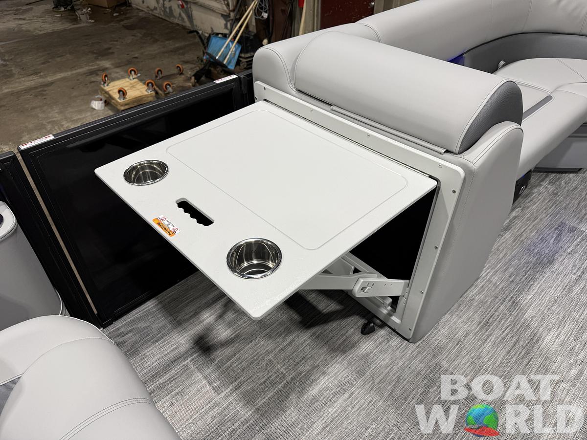 2026 Bentley Pontoons Legacy 220 Swingback