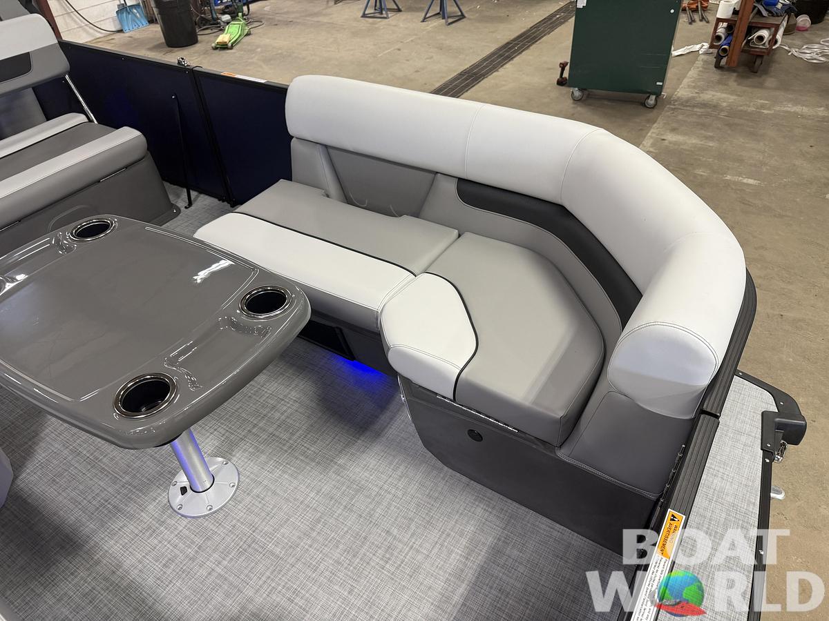 2027 Princecraft Vectra 21 RL Swingback Dinette $34995