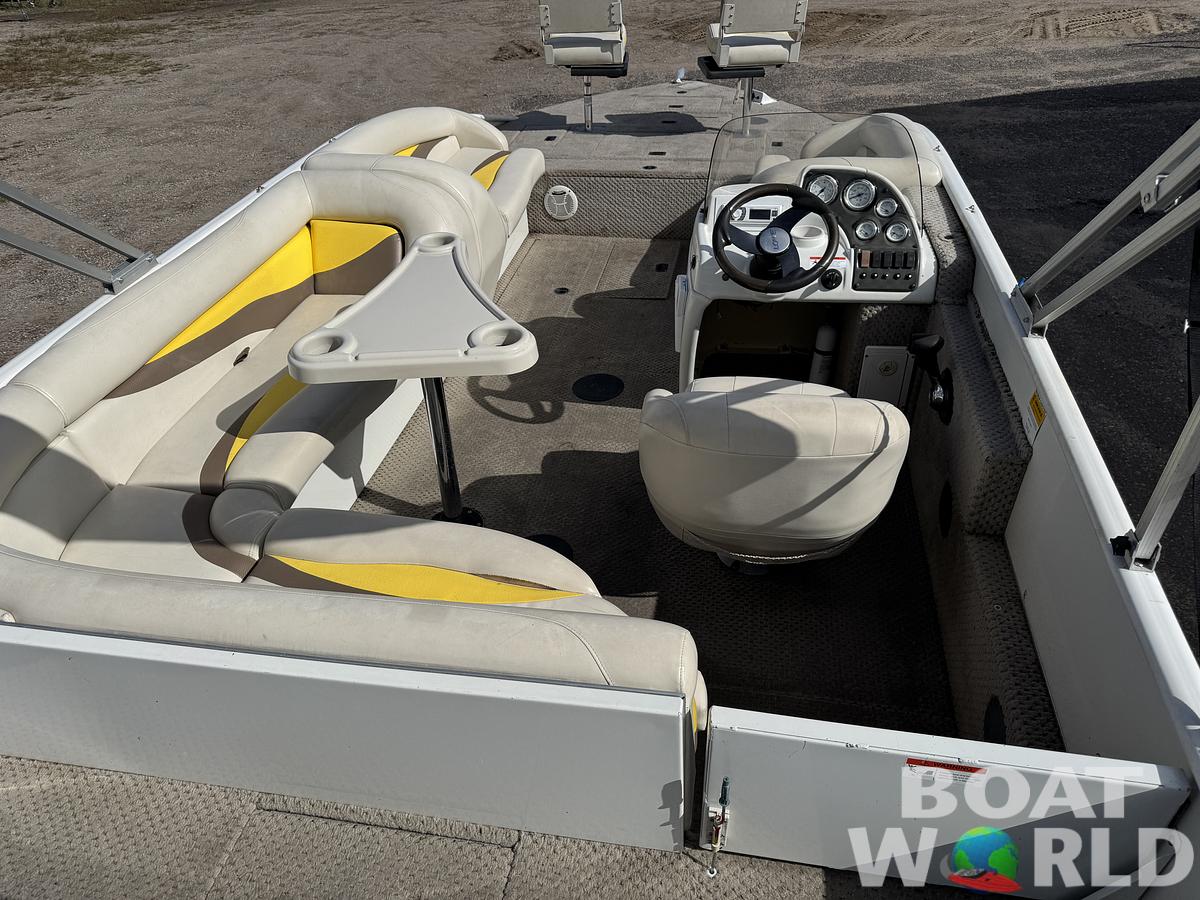 Used 2007 Lowe Suncruiser Tahiti 224 Deck Boat