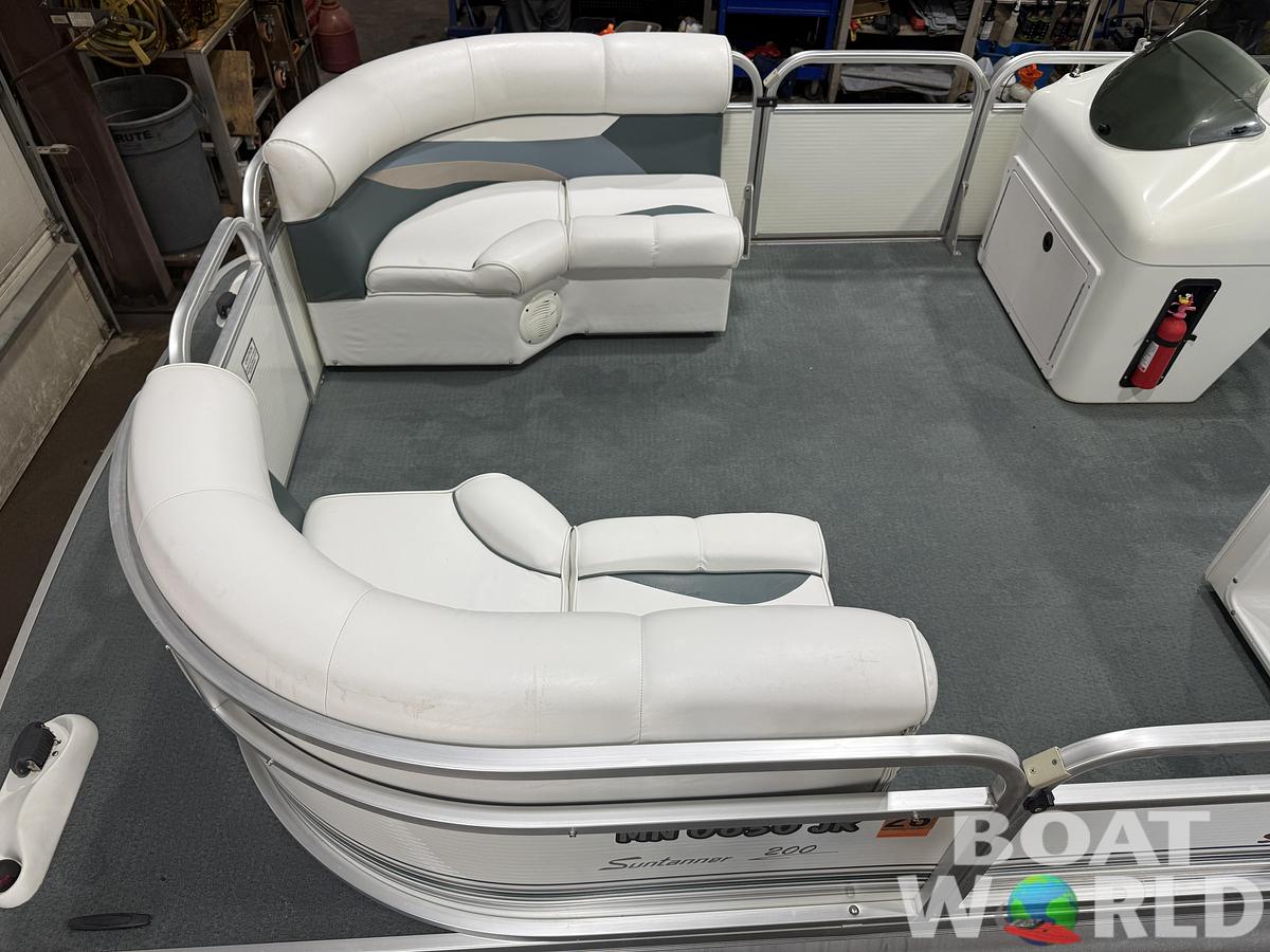 Used 2003 Weeres 200 SunTanner & 60HP Johnson 4Stroke -$11,995
