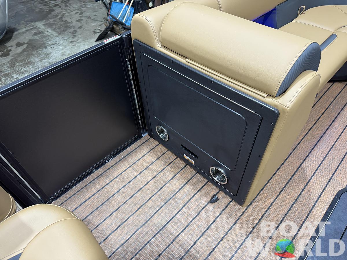 2026 Bentley Legacy 300HP Navigator Quad Lounge Tritoon $67995