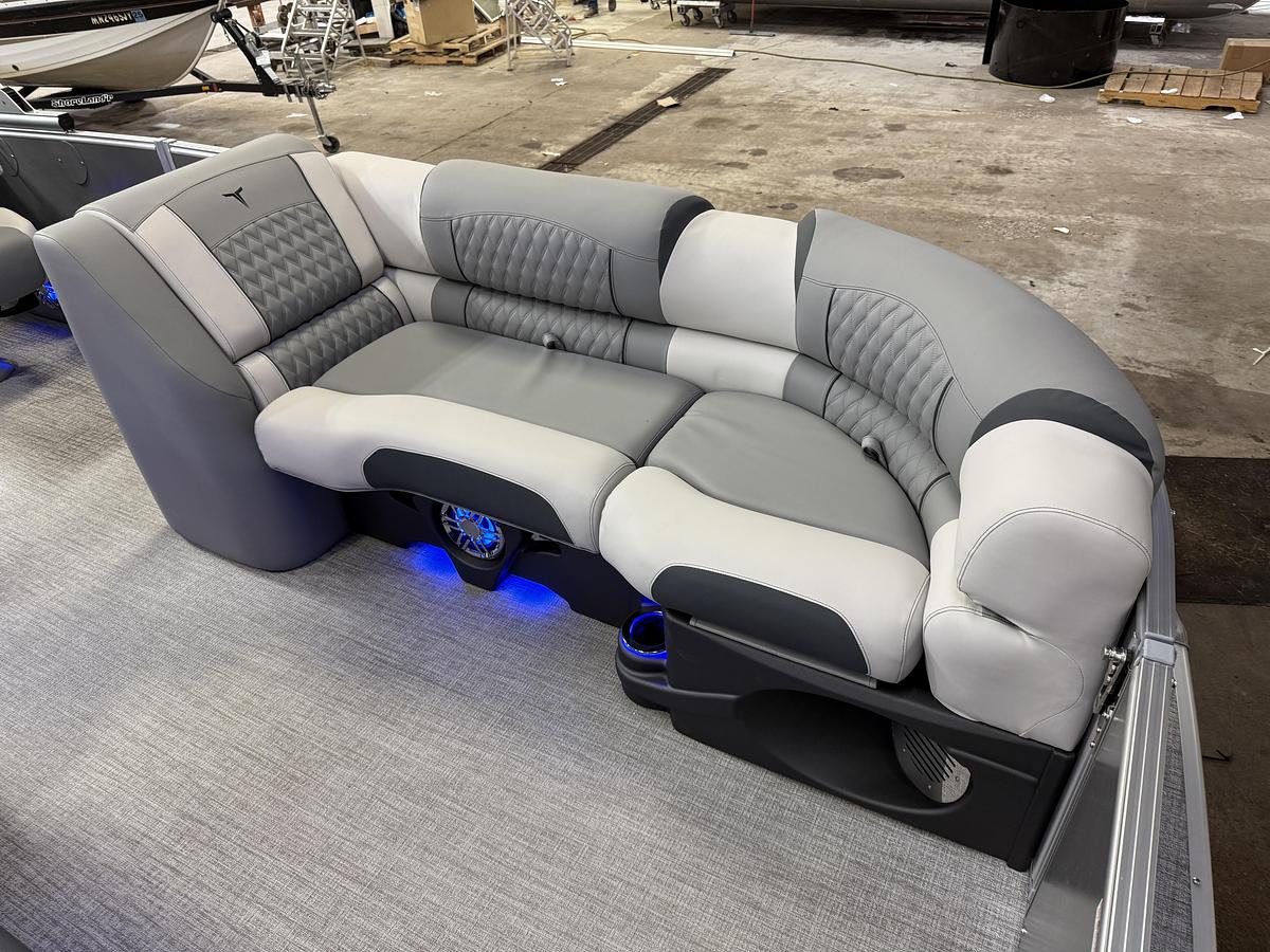 2025 Tahoe Pontoons Cascade 2385 Quad Lounge Tritoon & 225HP 4-Stroke