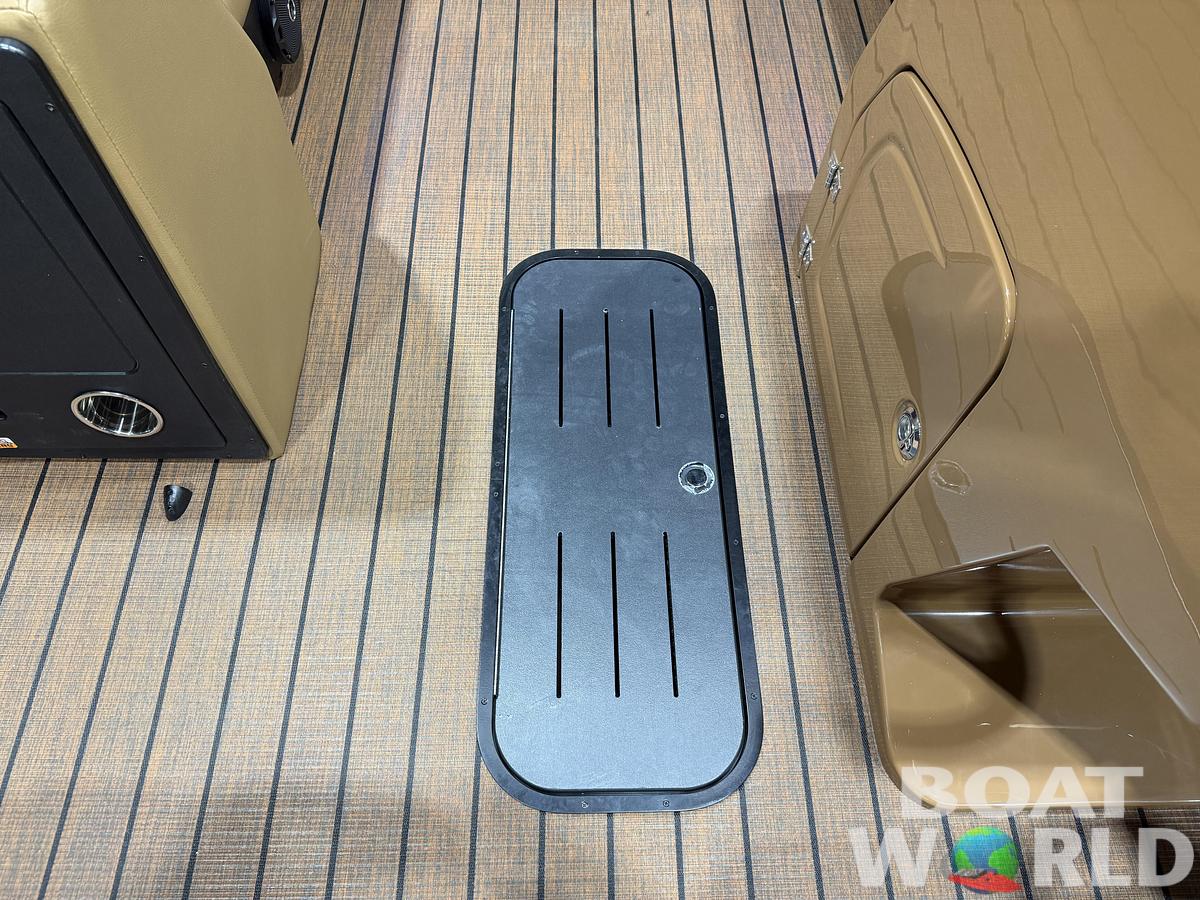 2026 Bentley Legacy 300hp Swingback 243 Tritoon $68995