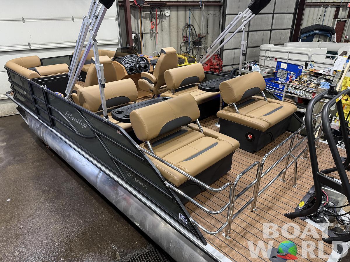 2026 Bentley Pontoons Legacy 223 QSB Swingback Tritoon 