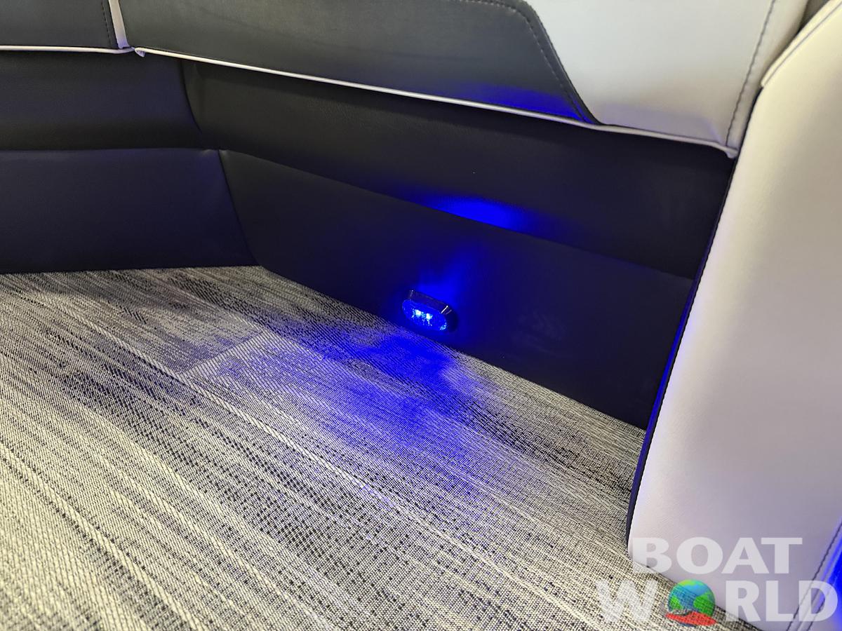 2026 Montego Bay 8522 DL Quad Lounge Tritoon