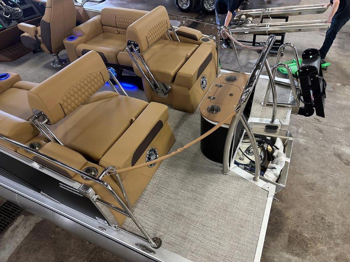 2025 Tahoe Pontoons Cascade 2385 Quad Lounge Shift SS Tritoon & Honda 4-Stroke EFI