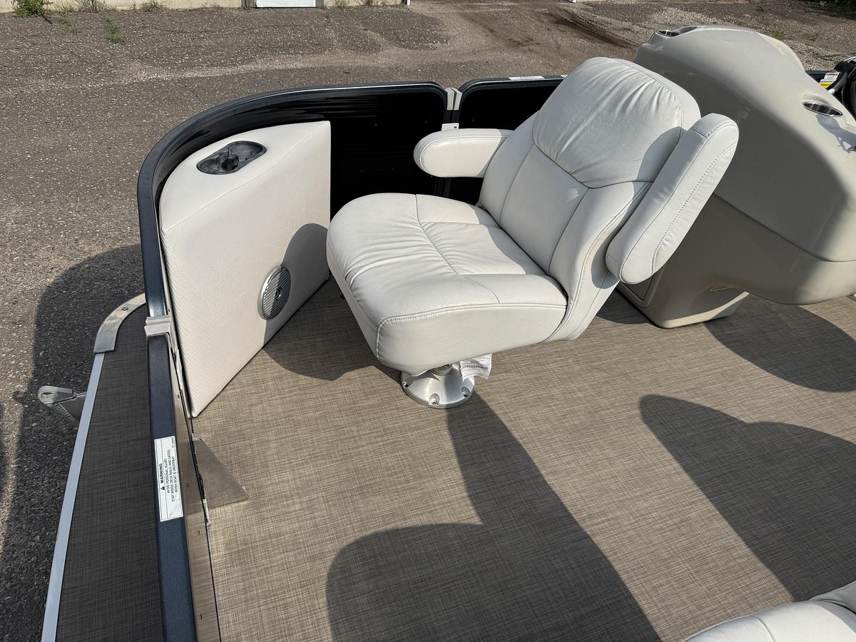 Used 2017 Palm Beach Cast Master 200 Pontoon WITH Sea Legs