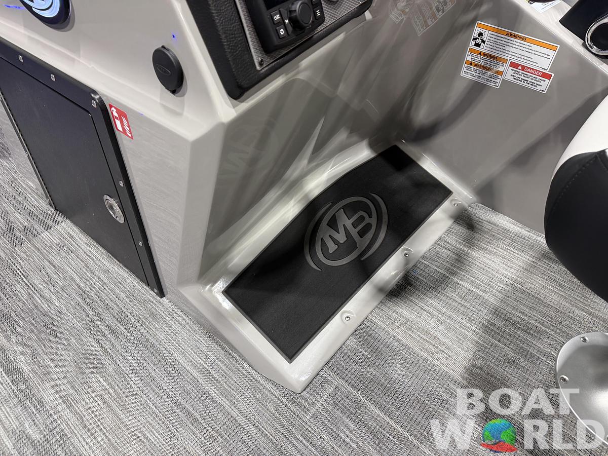 2026 Montego Bay 8522 Swingback Deluxe Pontoon