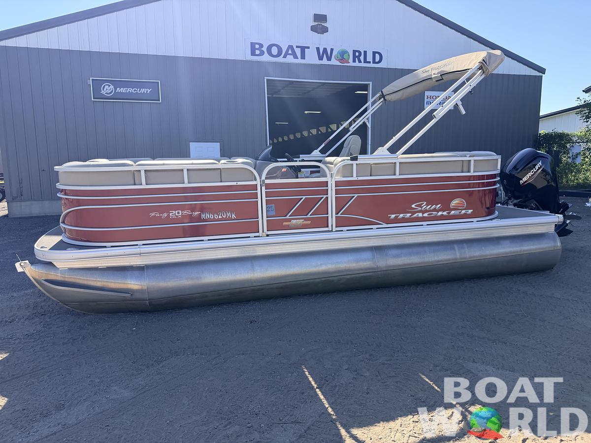 Used 2023 Sun Tracker Party Barge 20 DLX & 90HP Mercury 4Stroke -$27,995