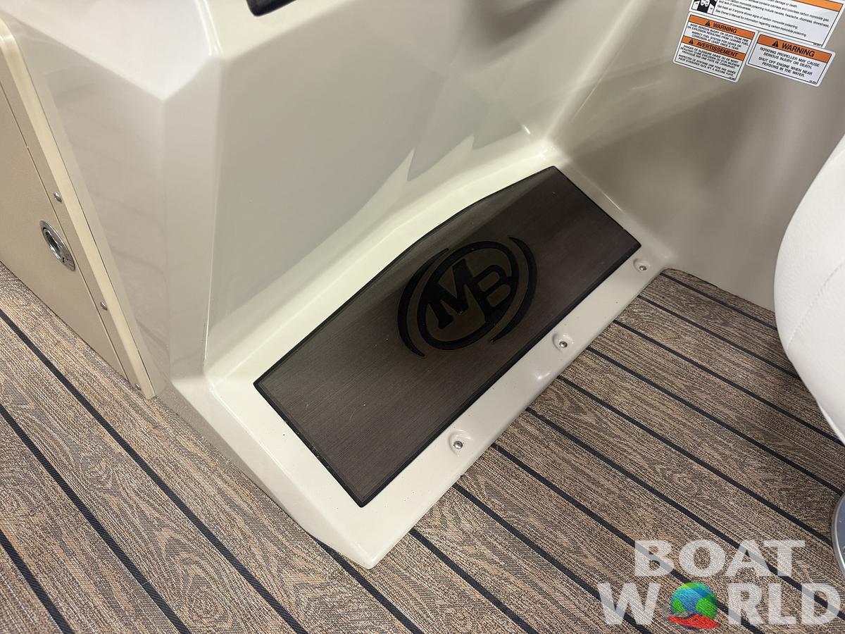 2023 Montego Bay NEW* 8524 Swingback Pontoon & 100HP 4-Stroke EFI