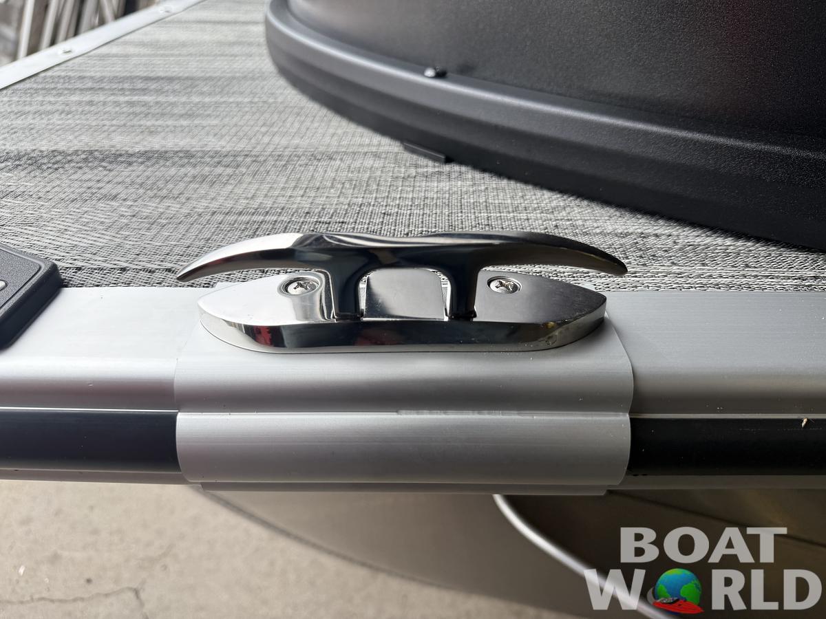 2026 Bentley Pontoons Legacy 223 Navigator Quad Lounge Tritoon 