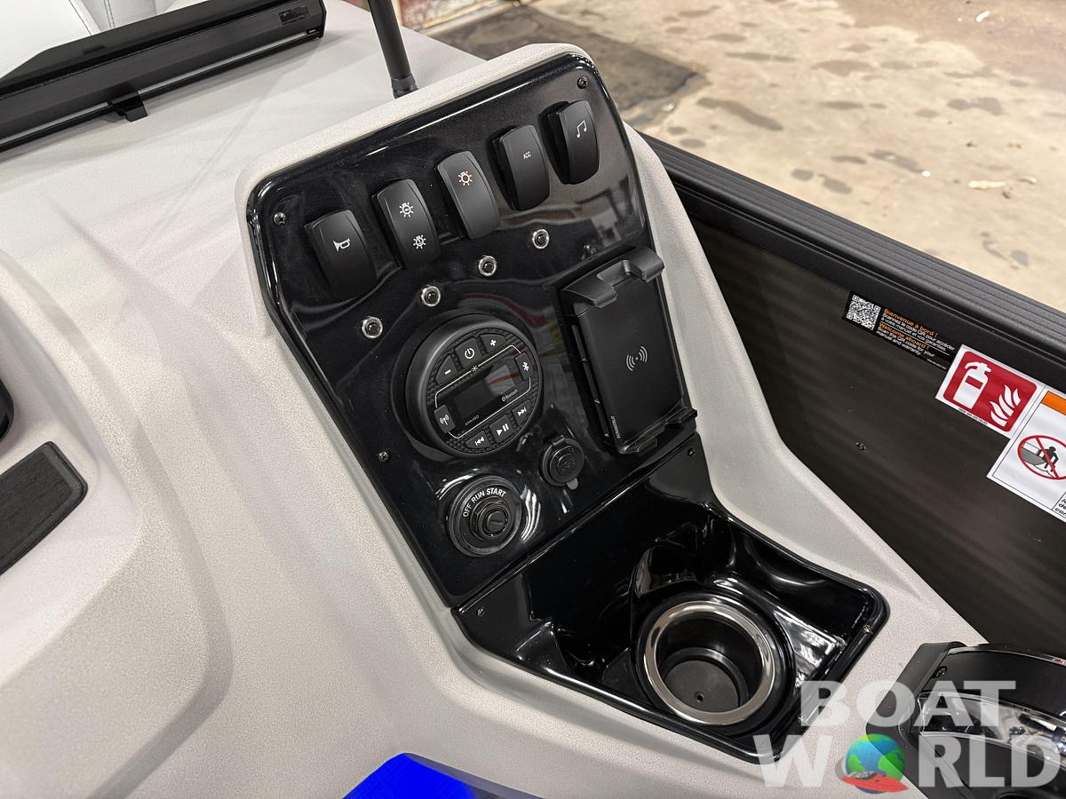 2026 Princecraft Vectra 23 RL Dinette Swingback Pontoon