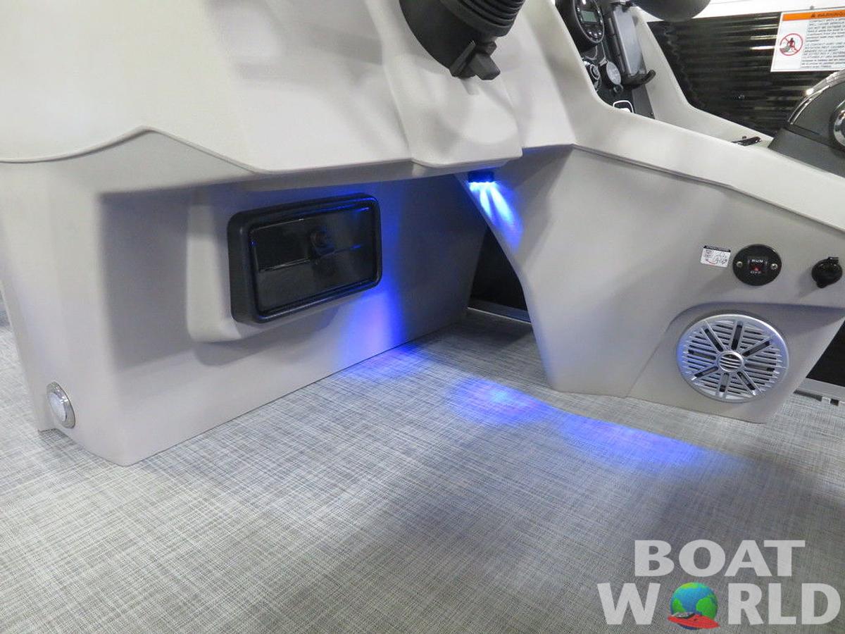 2025 Princecraft Vectra 21 RL Swingback Dinette Pontoon & Mercury 4-Stroke EFI