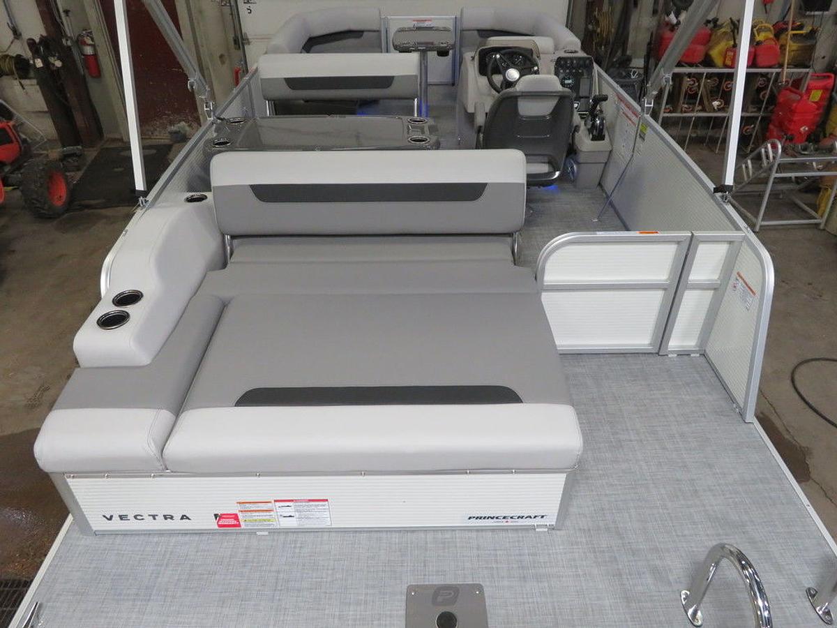 2025 Princecraft Vectra 21 RL Dinette Swingback Pontoon & Mercury 4-Stroke EFI