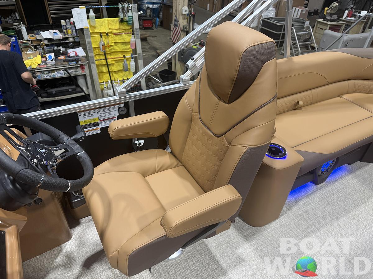 2026 Tahoe Pontoons LTZ 2385 Elite Windshield Tritoon