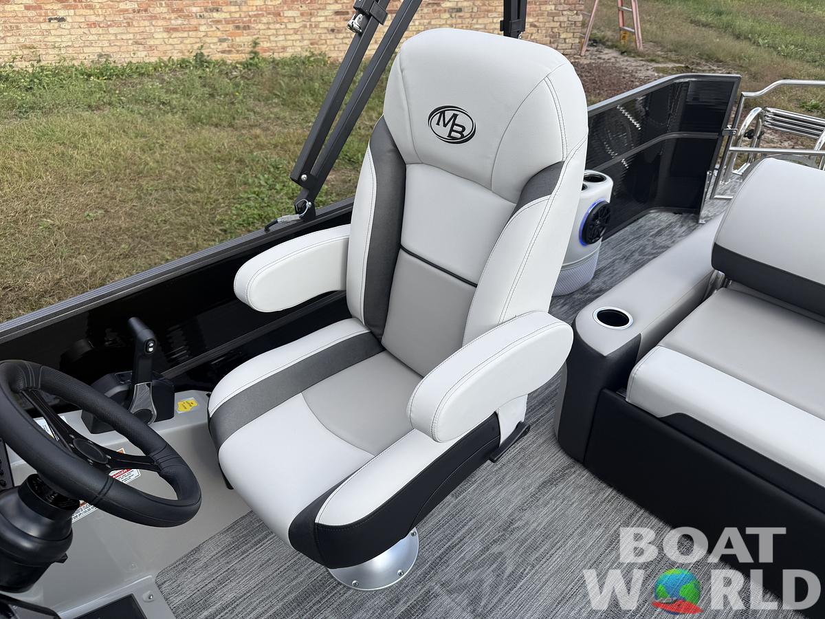 2026 Montego Bay 8522 Swingback Deluxe Pontoon 