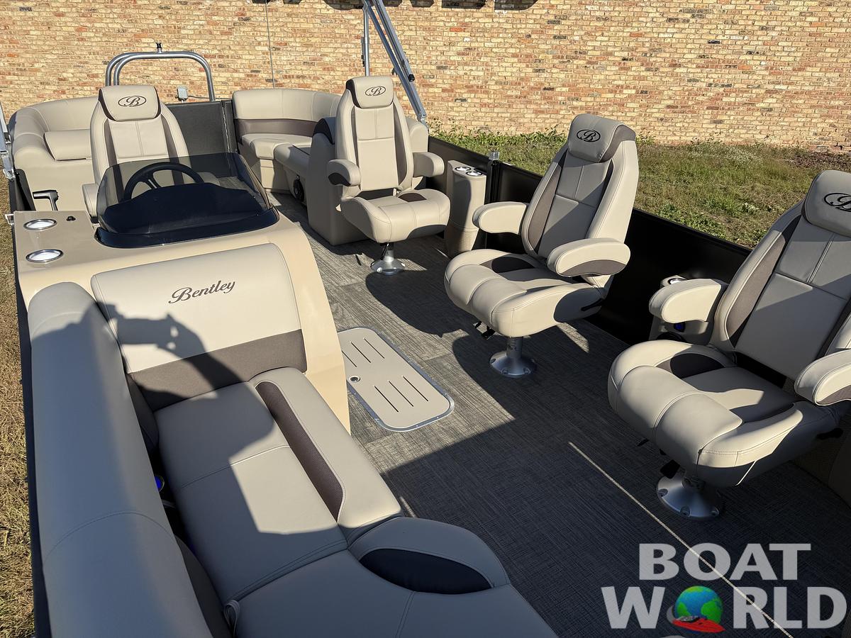 2026 Bentley Pontoons Legacy 223 Navigator DL Quad Lounge Tritoon & Honda 4-Stroke EFI