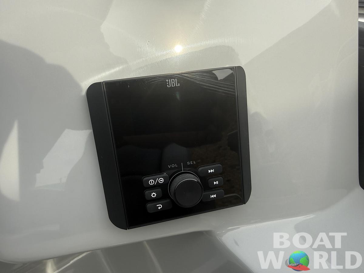 2025 Bentley Pontoons Legacy 200 Swingback