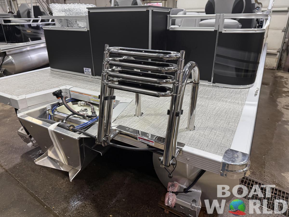 2026 Tahoe Sport Rear Fish 2180 & 4-Stroke $31995