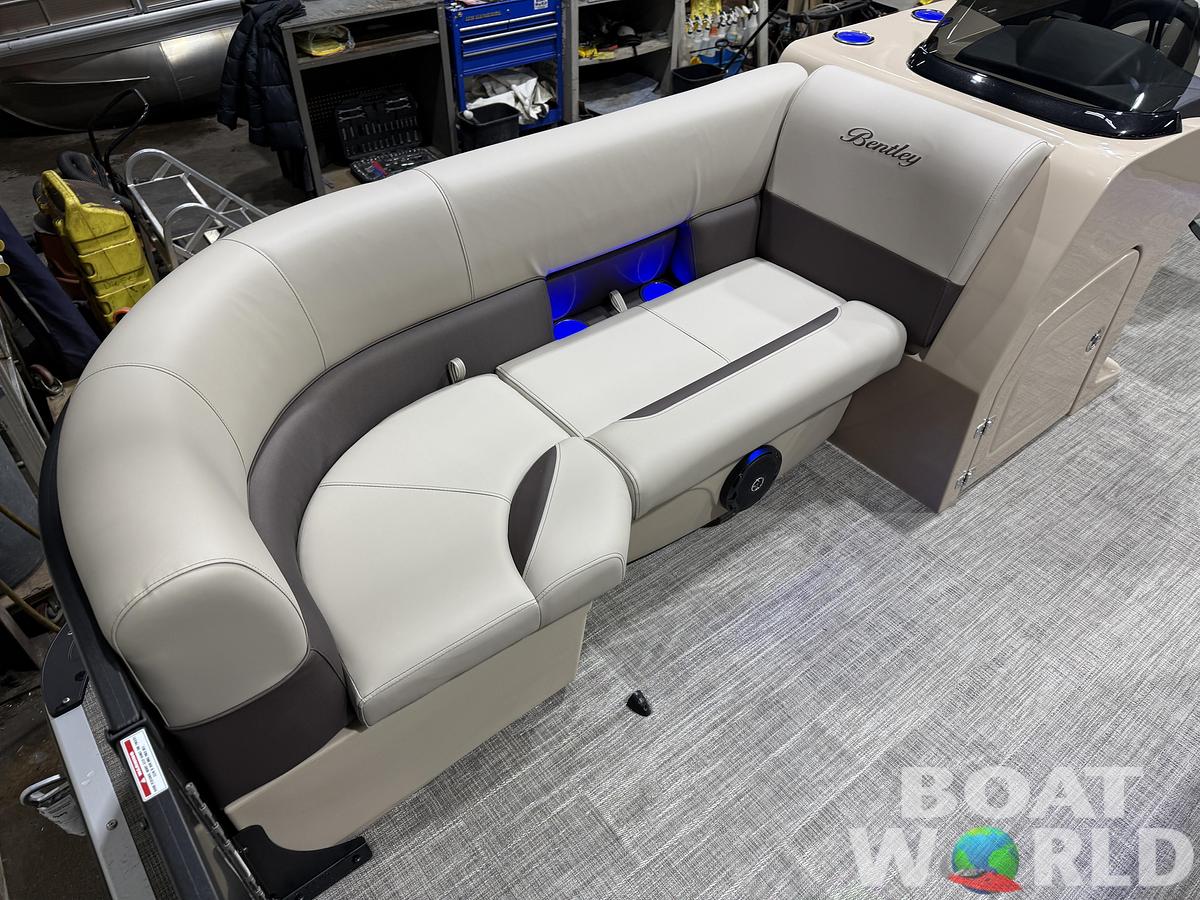 2026 Bentley Pontoons Legacy 220 Swingback 