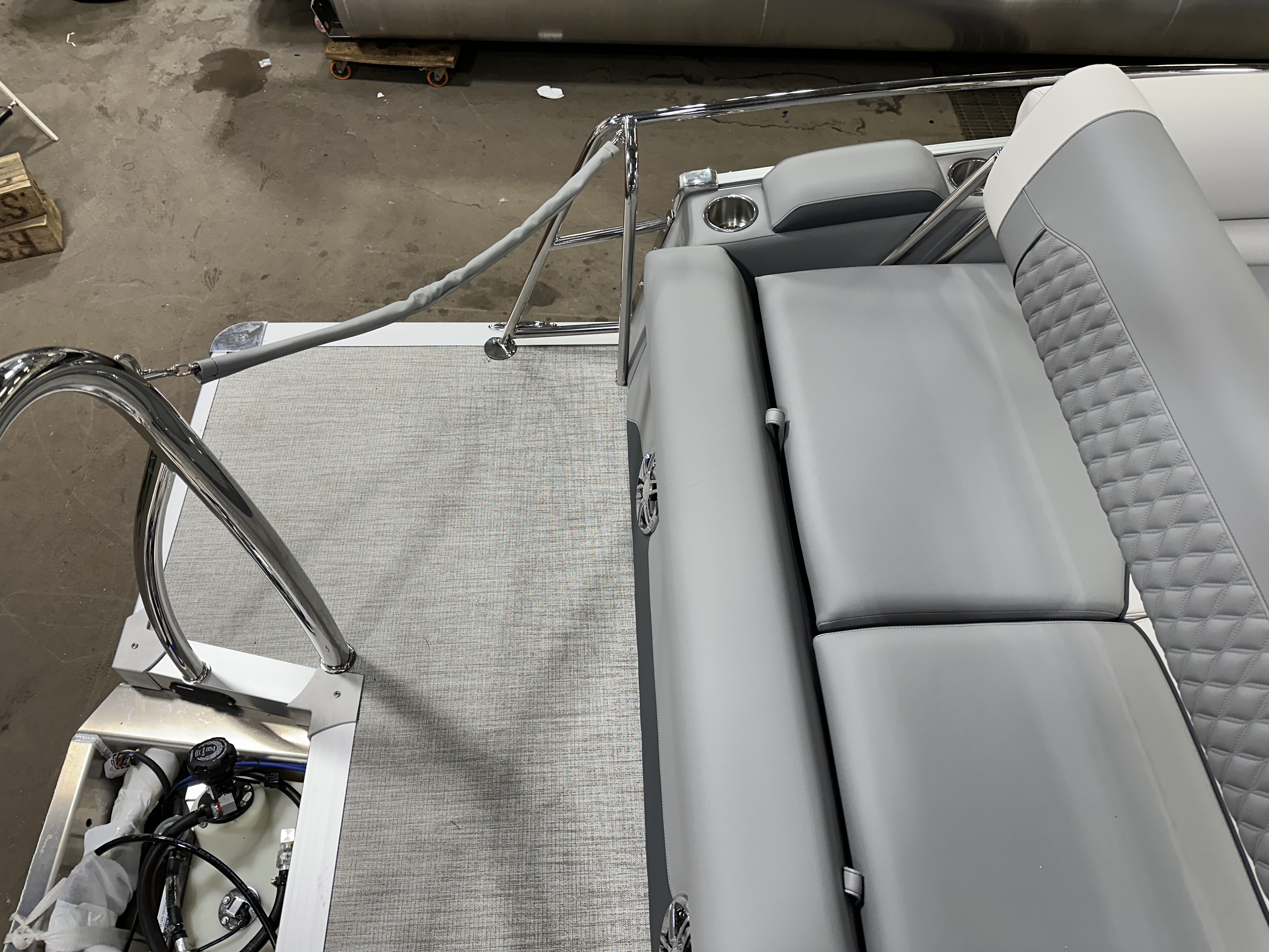 2025 Tahoe Pontoons Cascade 2385 Cruise Rear Bench (CRB) & Honda 4-Stroke EFI