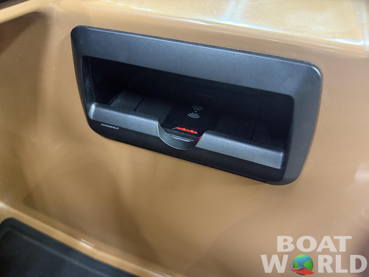 2026 Bentley Pontoons Elite 223 Swingback Tritoon