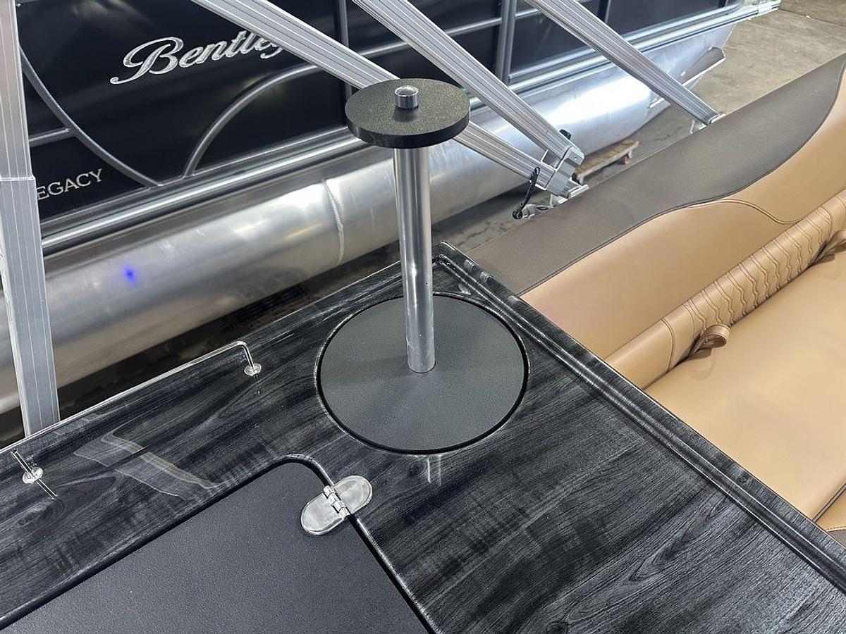 2025 Tahoe Pontoons LTZ 2385 Elite Cruise Windshield Tritoon & Honda 4-Stroke EFI